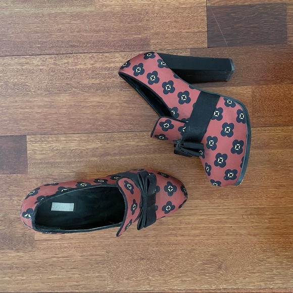 Urban Outfitters Pumps - Picture 1 of 2